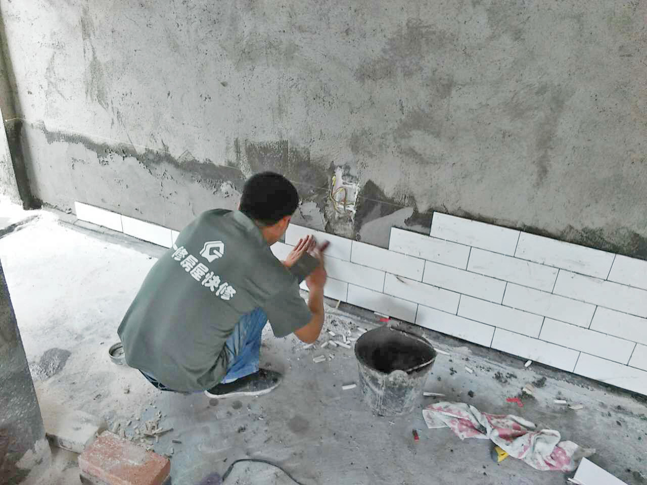 告別塵土飛揚(yáng)，一修房屋快修為您展現(xiàn)泥瓦工新面貌