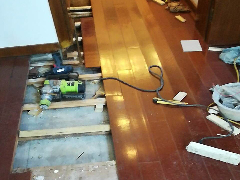 東莞pvc運(yùn)動地板維修師傅哪里找,東莞實(shí)木運(yùn)動地板如何保養(yǎng)