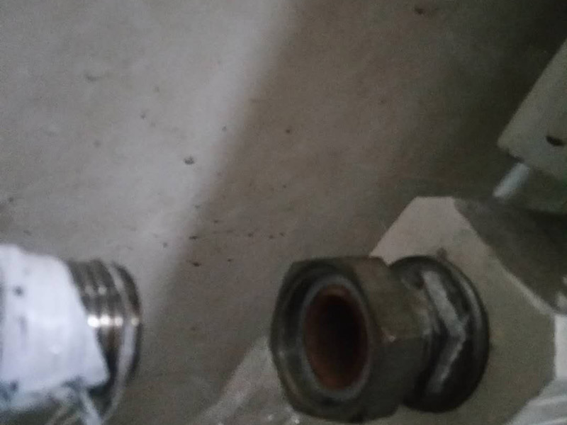 暖氣循環(huán)泵安裝:1、家用暖氣循環(huán)泵安裝前應(yīng)檢查循環(huán)泵進(jìn)出水口是否有異物堵塞； 　　2、家用暖氣循環(huán)泵裝入系統(tǒng)前應(yīng)將系統(tǒng)管道內(nèi)的雜物沖洗干凈，以免循環(huán)泵運(yùn)轉(zhuǎn)時(shí)雜物纏繞葉輪造成堵轉(zhuǎn)； 　　3、家用暖氣循環(huán)泵安裝時(shí)應(yīng)用力輕柔，請(qǐng)勿大力，以免損壞泵體； 　　4、家用暖氣循環(huán)泵的進(jìn)、出口都要設(shè)有由任(活接頭)，以便裝拆。 　　5、家用暖氣循環(huán)泵安全接線，連線要采用帶地線的三股線的插頭， 地線端與電機(jī)外殼聯(lián)接，以保證安全。 　　6、家用暖氣循環(huán)泵噪聲低，檢查是否轉(zhuǎn)動(dòng)時(shí)，需用螺絲刀頂住耳朵細(xì)聽。 　　7、部分家用暖氣循環(huán)泵泵內(nèi)潛水轉(zhuǎn)動(dòng)部分利用水潤(rùn)滑，因此，請(qǐng)勿長(zhǎng)時(shí)間無(wú)水運(yùn)行。