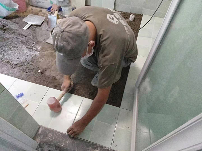 哪里能找到室內(nèi)裝修選瓷磚，熟人介紹的裝修公司靠譜嗎