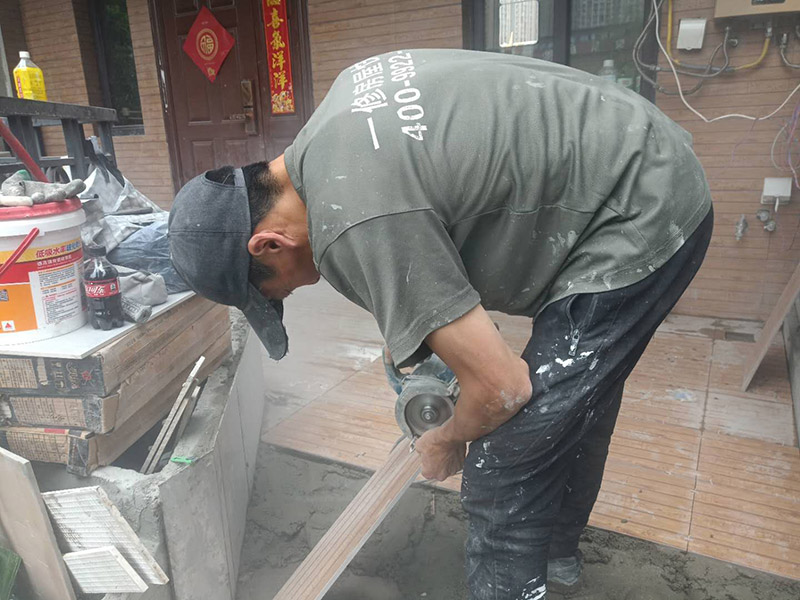 哪家婁底房屋維修公司可以貼磚，婁底瓷磚脫落找人修多少錢