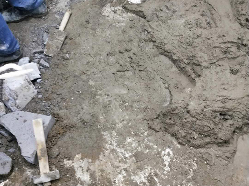 衛(wèi)生間地面回填:回填衛(wèi)生間可bai以用一些輕質磚du和水泥沙子就可以，另外現在很多的人會選zhi用陶粒，dao雖然陶粒成本比較高，但是對于承重和吸水相對來說是比較好的。另外在回填以后需要做一些結構面的防水處理，那就是排污管定位后要用水泥砂漿固定，這樣在回填做防水處理是比較合適的。