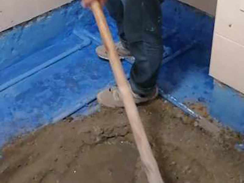 衛(wèi)生間地面回填:回填衛(wèi)生間可bai以用一些輕質磚du和水泥沙子就可以，另外現在很多的人會選zhi用陶粒，dao雖然陶粒成本比較高，但是對于承重和吸水相對來說是比較好的。另外在回填以后需要做一些結構面的防水處理，那就是排污管定位后要用水泥砂漿固定，這樣在回填做防水處理是比較合適的。