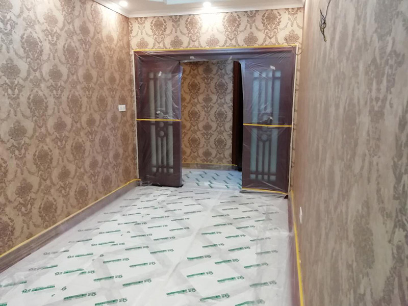 別墅全屋翻新保護：在施工過程中，有些分項、分部工程已經(jīng)完成，其他工程尚在施工，或者某些部位已經(jīng)完成，其他部位正在施工，如果對已完成的 成品，不采取妥善的措施加以 保護，就會造成損傷，影響質(zhì)量。這樣，不僅會增加修補工作量，浪費工料，拖延工期；更嚴(yán)重的是有的損傷難以恢復(fù)到原料，成為永久性的缺陷。因此，搞好成品保護，是一項關(guān)系到確保工程質(zhì)量、降低工程成本，按期竣工的重要環(huán)節(jié)