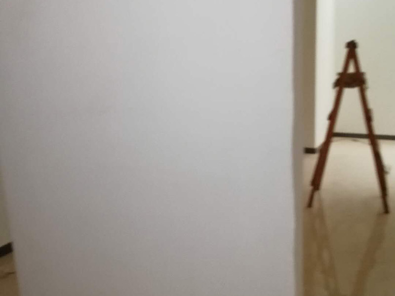 砌磚封門洞維修：裝修中封門洞就是在門上方有一個(gè)長方形的窗口，把那個(gè)封起來就是封門洞　　 老式房屋的門上方都帶氣窗，門洞總高度都在2.4-2.5m，而現(xiàn)在裝修門洞高度只留到2.1m左右，還有近40cm的高度的空洞需要封堵，這就叫門洞封堵?！　?裝修封門洞的方法一般都用石膏板，但能代替石膏板的材料也有很多。還有用紅磚砌