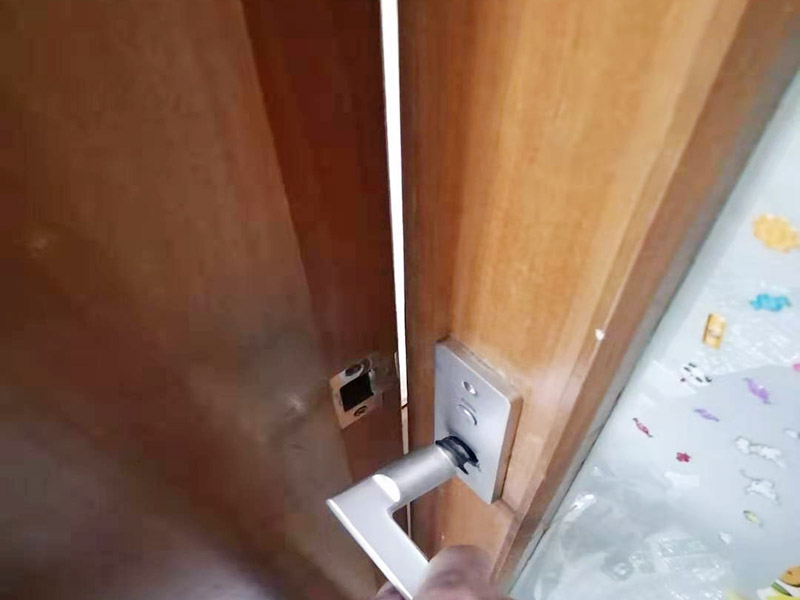 對于輕微的家具劃痕，如何進行家具美容補漆簡單易操作