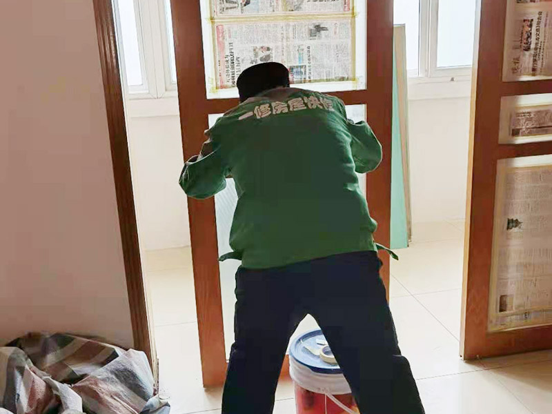 附近玻璃門維修找不到工人怎么辦？自己動手維修玻璃門怎么做