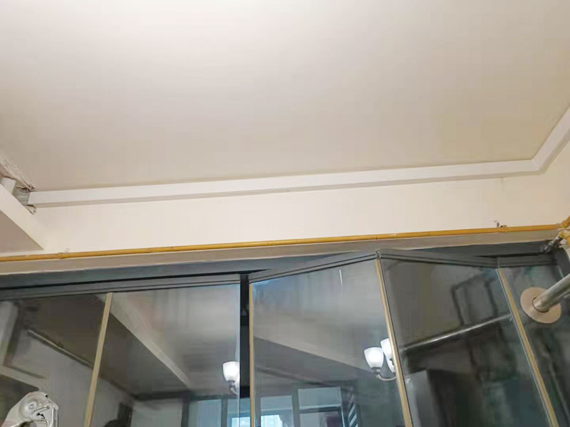 明管安裝維修：第一步是測(cè)量，確定線管和一級(jí)配電箱的固定點(diǎn)位。第二步是加工我們所需要的線管。第三步是線管的安裝和固定。第四步是管路進(jìn)入線盒或者是線盒。