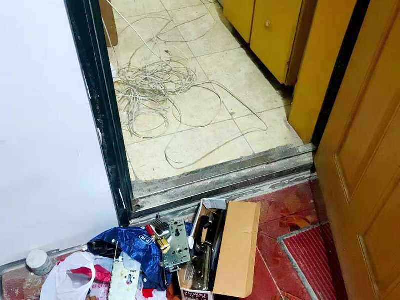 家具木門被踢壞了，若要自己動手進行家具木門維修要用到哪些工具