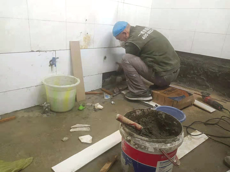  歡迎到久益一修家庭維修官網(wǎng)了解汝州市水電維修服務(wù)商地址、汝州市水電維修師傅電話號(hào)碼；汝州市久益一修裝修公司提供水電維修上門服務(wù)，可以免費(fèi)咨詢客服關(guān)于汝州市水電維修公司哪家好、汝州市水電維修師傅電話、汝州市水電維修報(bào)價(jià)、汝州市水電維修實(shí)體店地址。