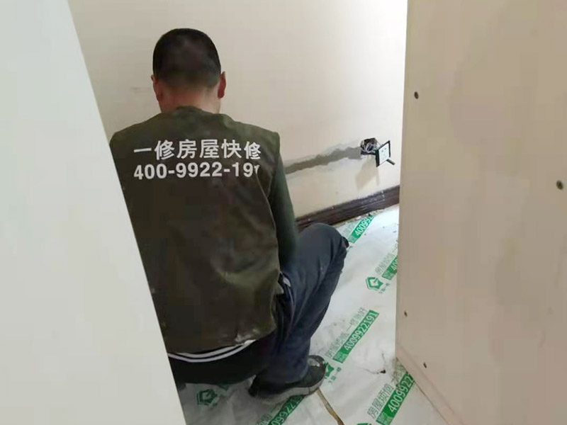 木地板裂縫修補(bǔ)既麻煩有費(fèi)錢，為什么還有很多家庭可以接受