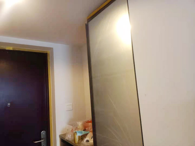 墻面家具成品保護(hù)：裝修工程成品保護(hù)包括玻璃幕墻、鋁合金成品保護(hù)、電訊通訊成品保護(hù)、木門成品保護(hù)，地面、墻面成品保護(hù)，水電成品保護(hù)，消防人防設(shè)備成品保護(hù)，通風(fēng)空調(diào)專業(yè)成品保護(hù)，吊頂成品保護(hù)以及石材成品保護(hù)。