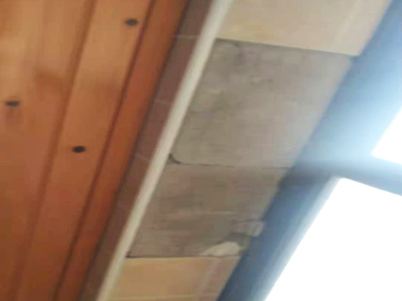 陽臺(tái)墻磚脫落修補(bǔ)