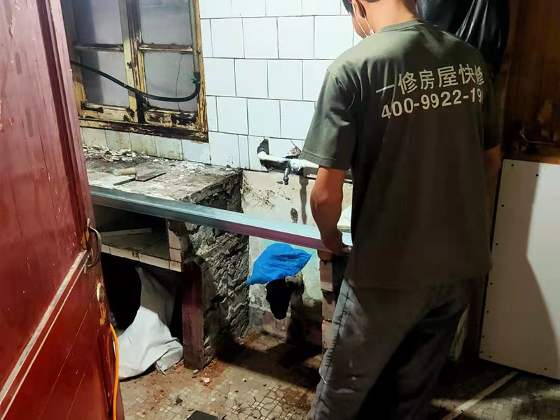 整體櫥柜維修知識(shí)知多少|(zhì)整體櫥柜維修應(yīng)該找誰，哪些是能免費(fèi)處理的