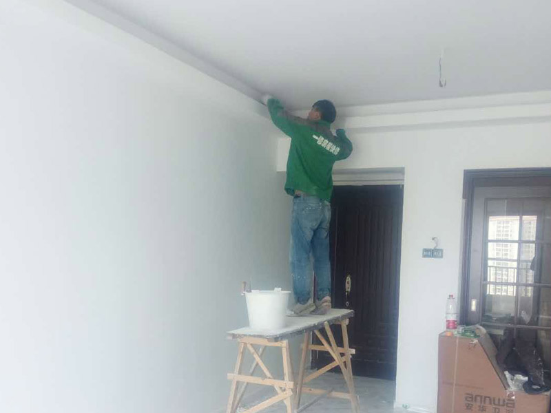 福州粉刷墻壁要注意什么，福州粉刷墻壁后又起皮發(fā)霉開裂怎么辦