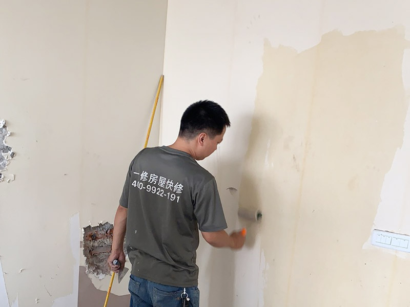 請上海的房屋墻面維修公司修補(bǔ)墻面，對方報價300元貴不貴