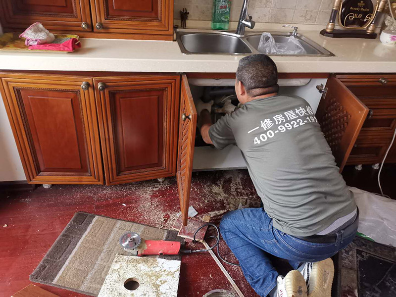 上海水管維修工上門服務(wù)24小時(shí)_水管漏水維修師傅_上海自來水管維修步驟