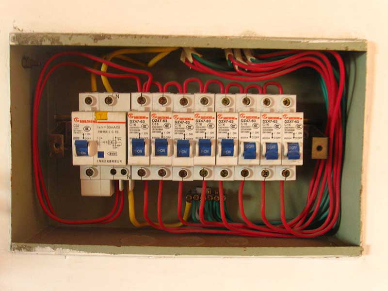  跳閘了推上去還是沒電怎么辦？聯(lián)系專業(yè)電工師傅上門處理更可靠