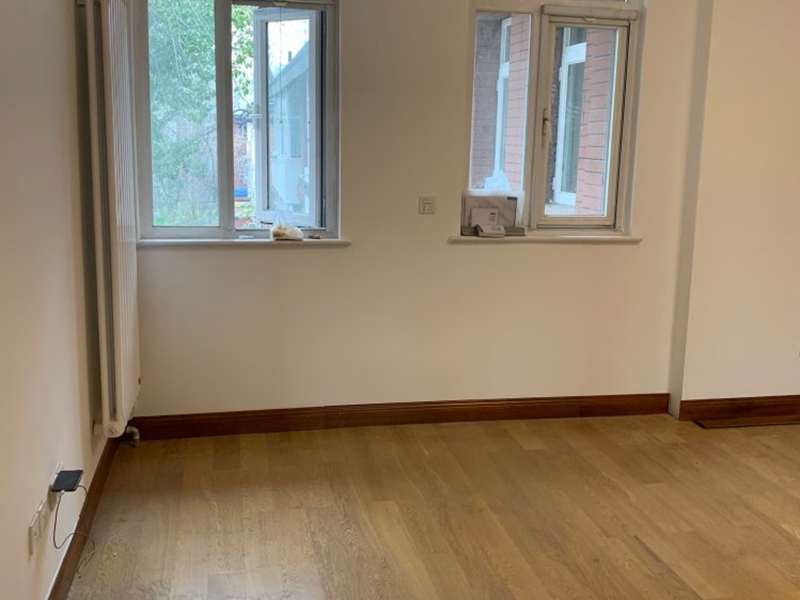 屋內(nèi)實(shí)木地板翻新