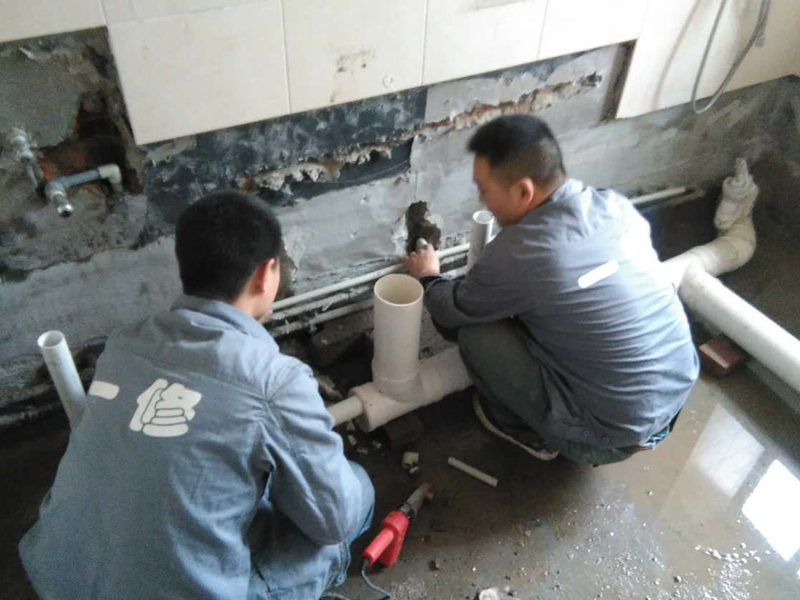 排水管安裝要點，管道粘接前應對承插口