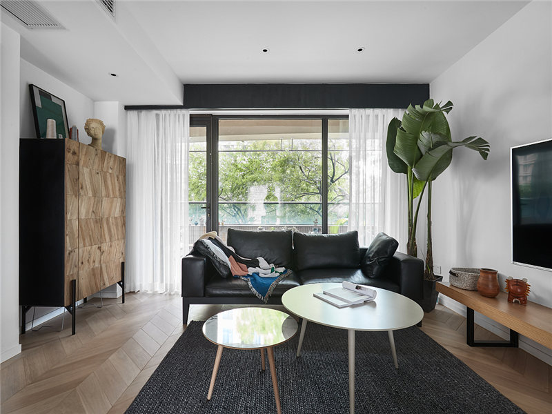 天津陽(yáng)臺(tái)窗戶維修找誰(shuí)，天津塑鋼窗戶沒(méi)