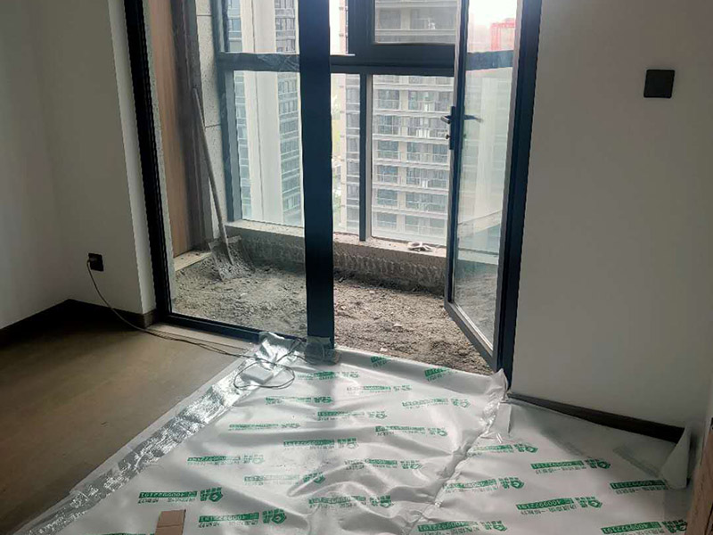 杭州卷簾門維修，卷簾門往上推過了拉不