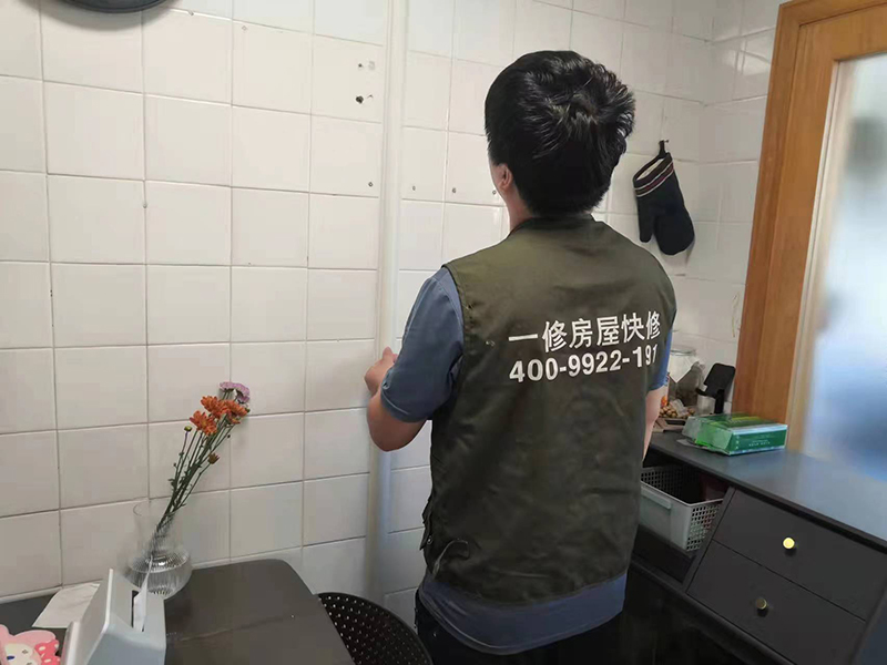 天河區(qū)地磚防水多少錢一平米？不敲瓷磚