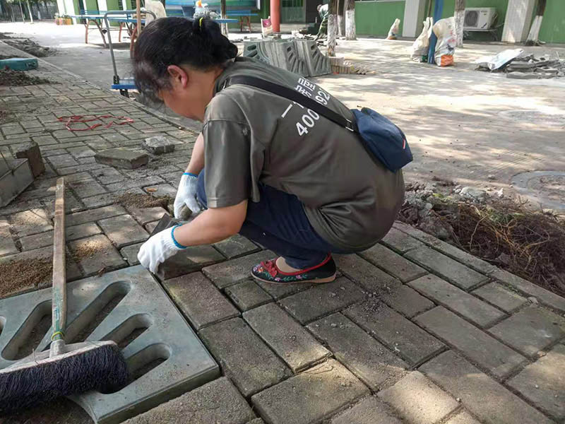 路邊地磚石材鋪裝施工流程有什么？