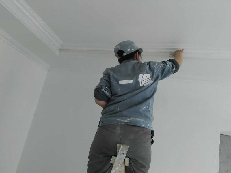 墻面補灰、滾漆